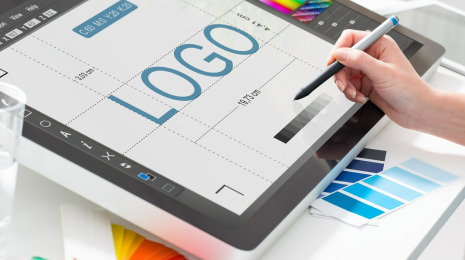 Różnice między monitorami konsumenckimi a PROGraphic – dlaczego pro graficy potrzebują innego sprzętu?